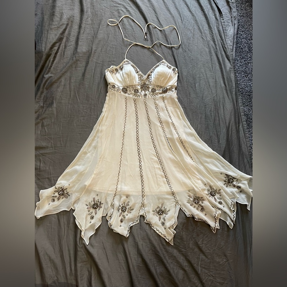 Cream dress Cache size 8
